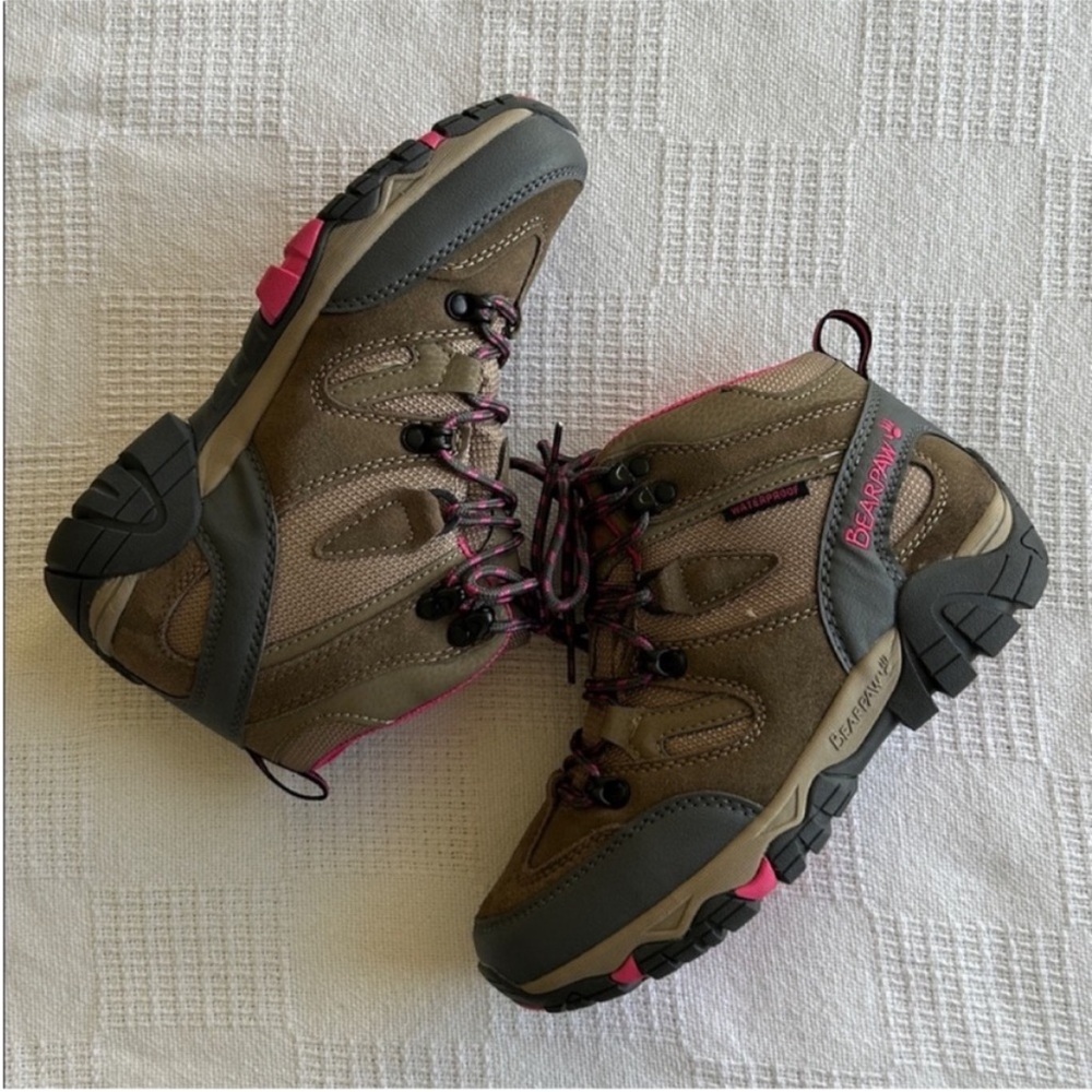 Women’s Bearpaw hiking boots 
size 7